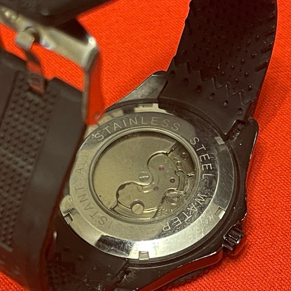 Fuyate Yellow-Gold Automatic Watch - Picture 7 of 8